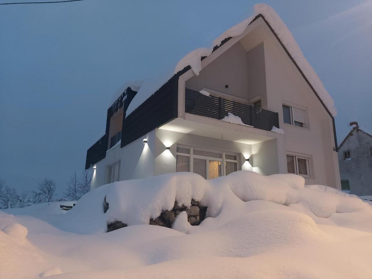 Elegant Inn Gospić エクステリア 写真